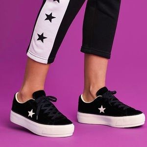 Converse black velvet one star platform sneaker size 6.5